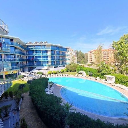 Large Apartment In 써니비치 외부 사진