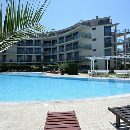 Large Apartment In 써니비치 외부 사진