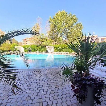 Large Apartment In 써니비치 외부 사진