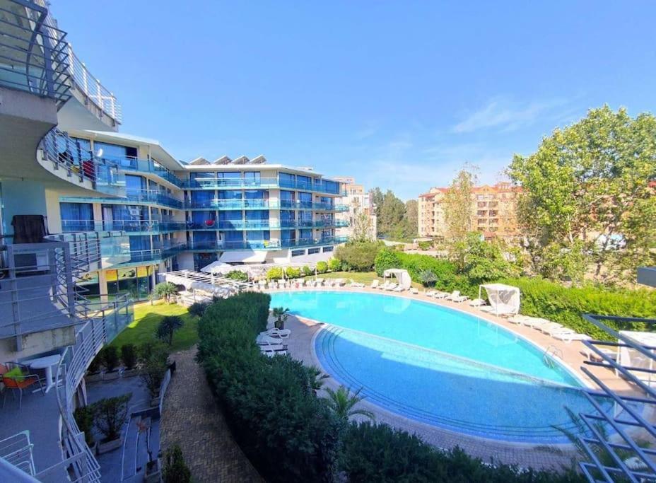 Large Apartment In 써니비치 외부 사진